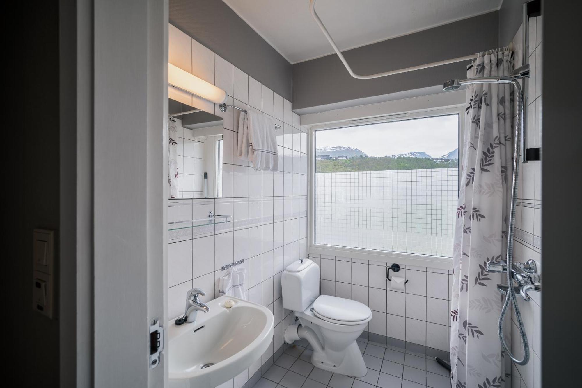 Gloppen Hotell - By Classic Norway Hotels Сандане Стая снимка